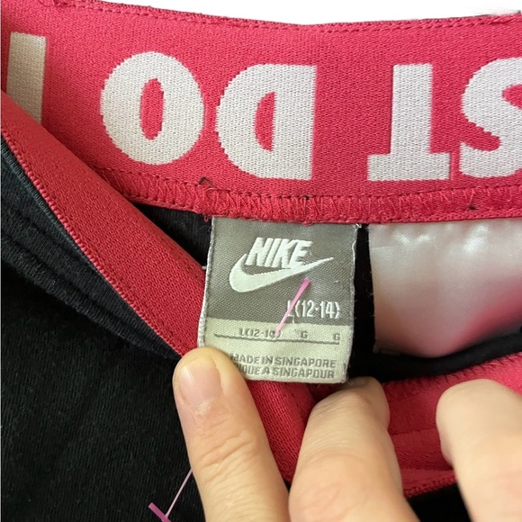 Nike Black and Pink Capri Pants Large - Picture 4 of 5